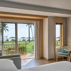 Larger Guest room 2 Doubles Ocean view Beach front access Terrace